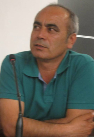 Osman Namdar, Şair, yazar. Mersin&#39;e bağlı Bozyazı İlçesinde 1965 yılında doğdu. Bozyazı İlçesi, Karaisalı İlkokulu&#39;nu bitirdi. 1974-1980 yılları arasında ... - 28c_c717f